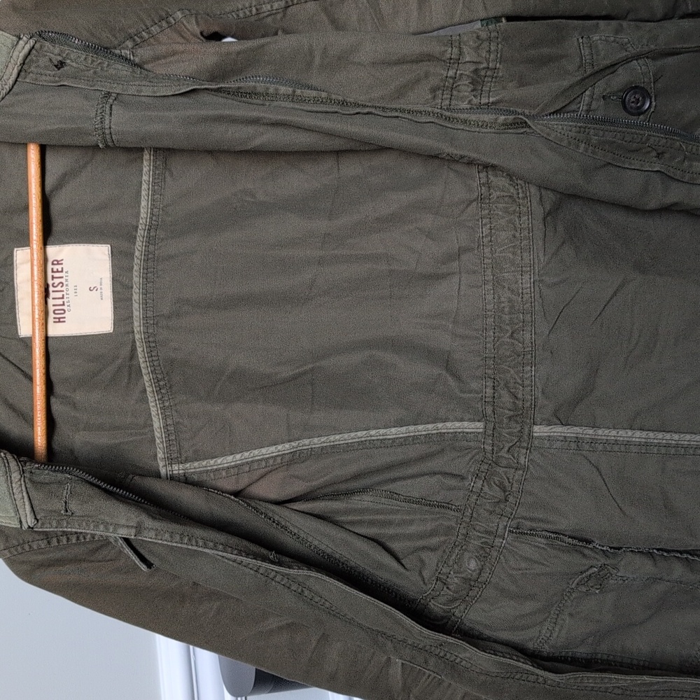 Hollister Women's Jacket. Army Green. Size Small - Picture 10 of 10